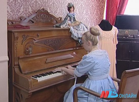 Волгоградцам показали "музыку воздуха" и фортепиано, которому 125 лет